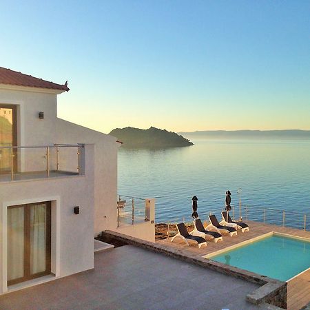 Eleia Seafront Rooms & Villas Петра Екстериор снимка