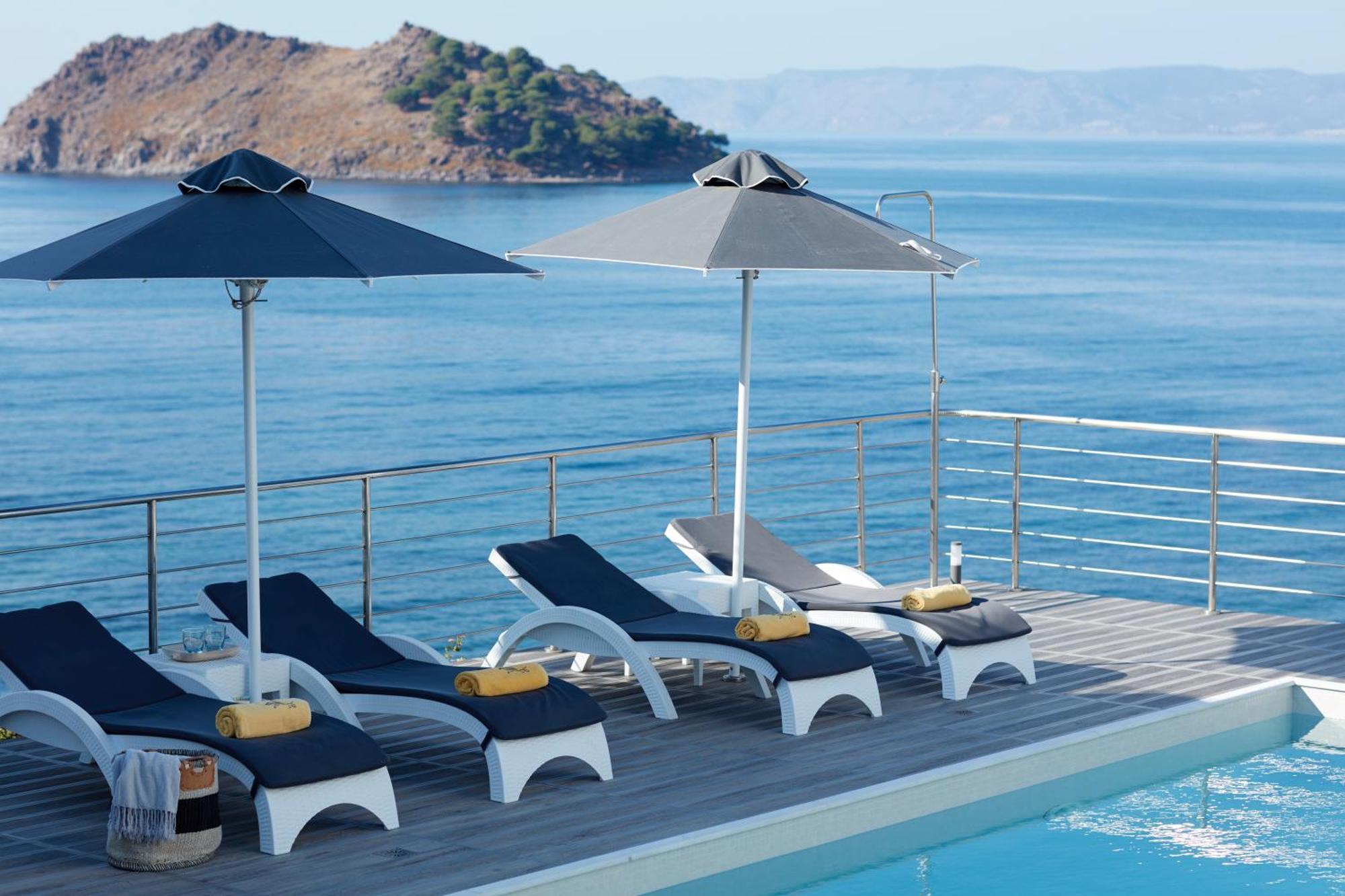 Eleia Seafront Rooms & Villas Петра Екстериор снимка