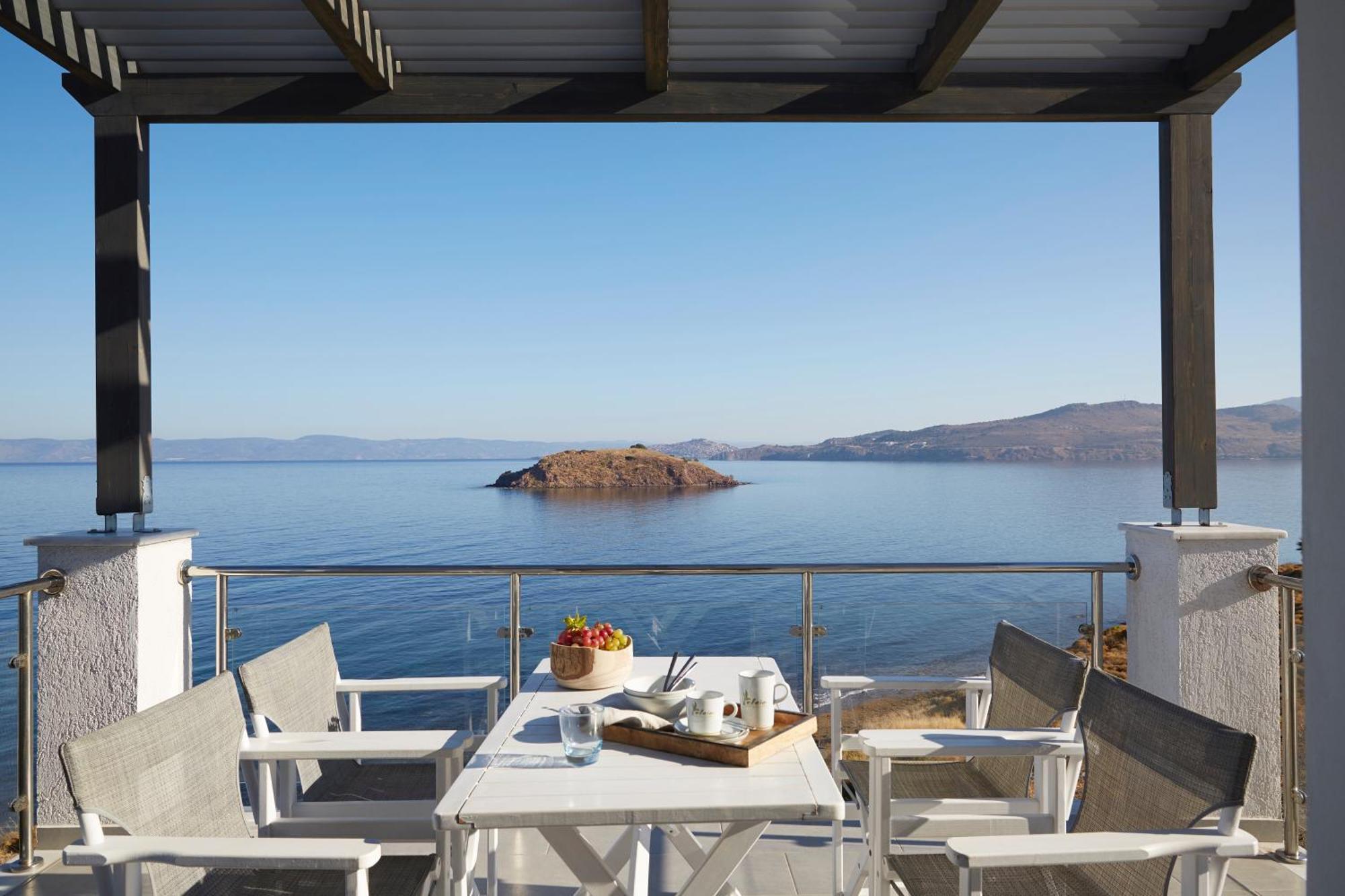 Eleia Seafront Rooms & Villas Петра Екстериор снимка