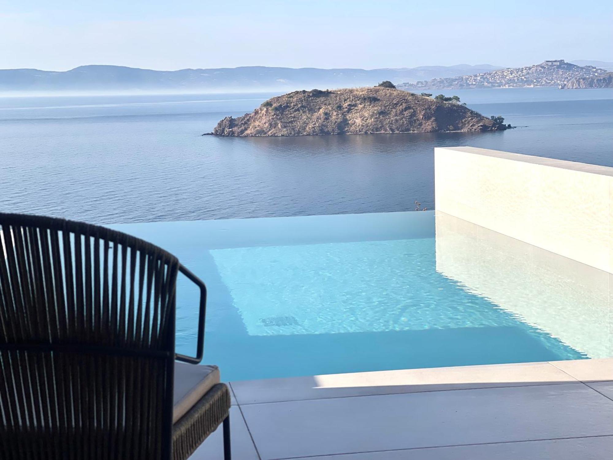 Eleia Seafront Rooms & Villas Петра Екстериор снимка