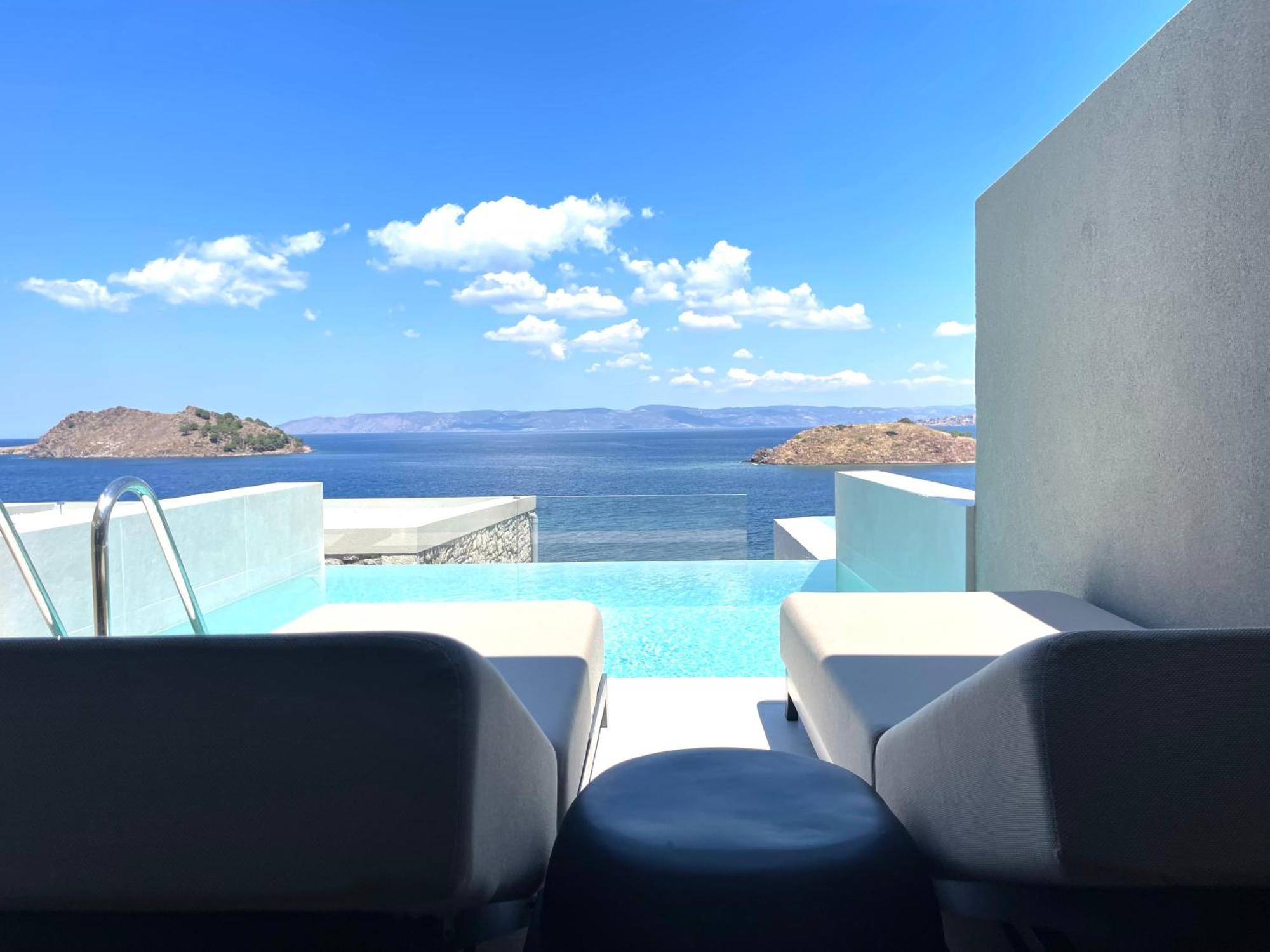 Eleia Seafront Rooms & Villas Петра Екстериор снимка