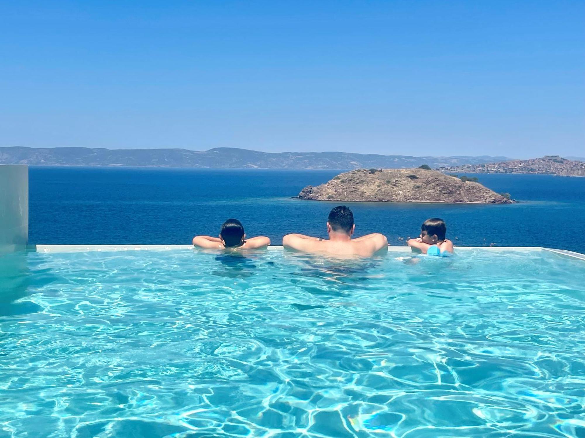 Eleia Seafront Rooms & Villas Петра Екстериор снимка