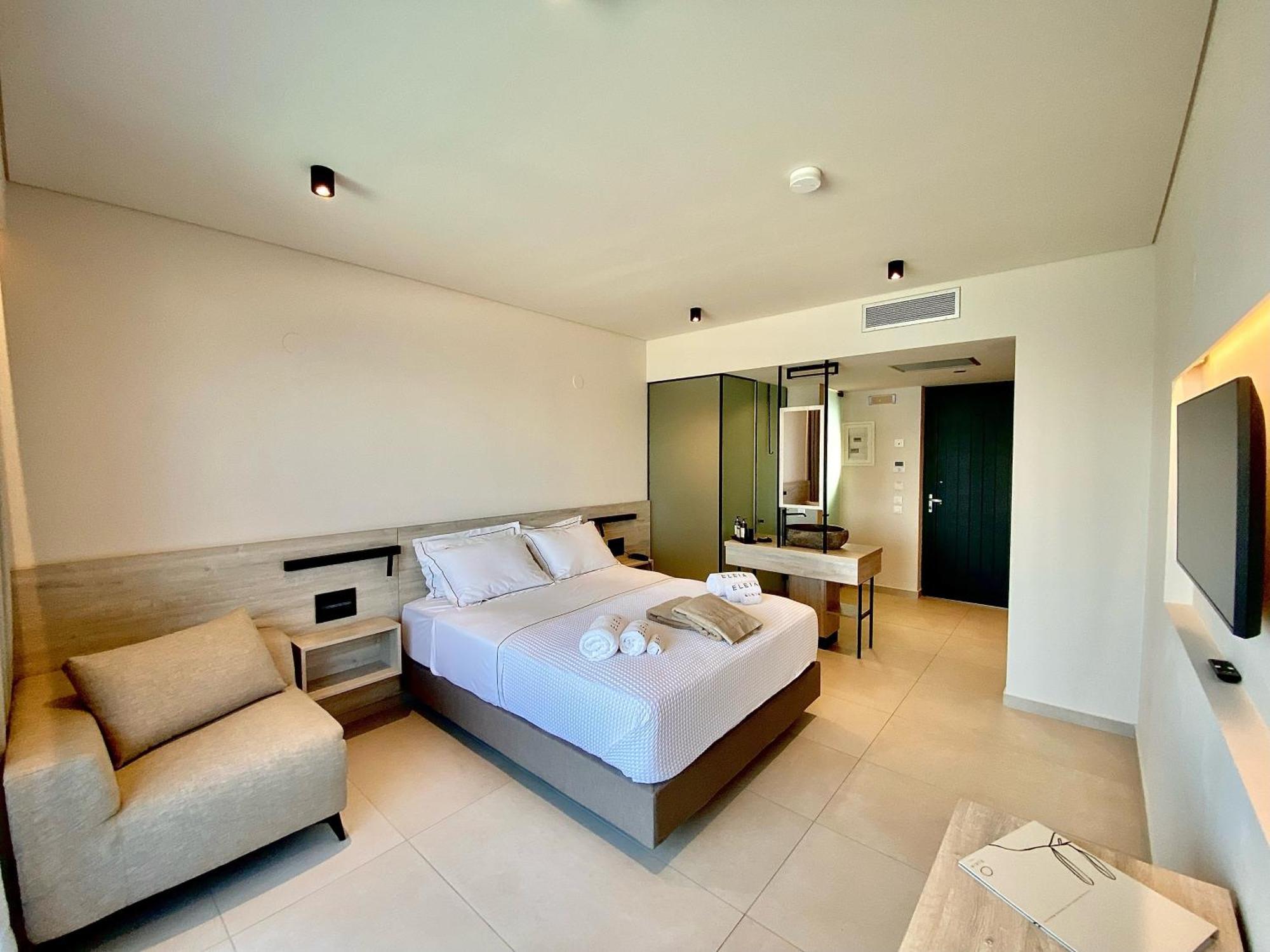 Eleia Seafront Rooms & Villas Петра Екстериор снимка
