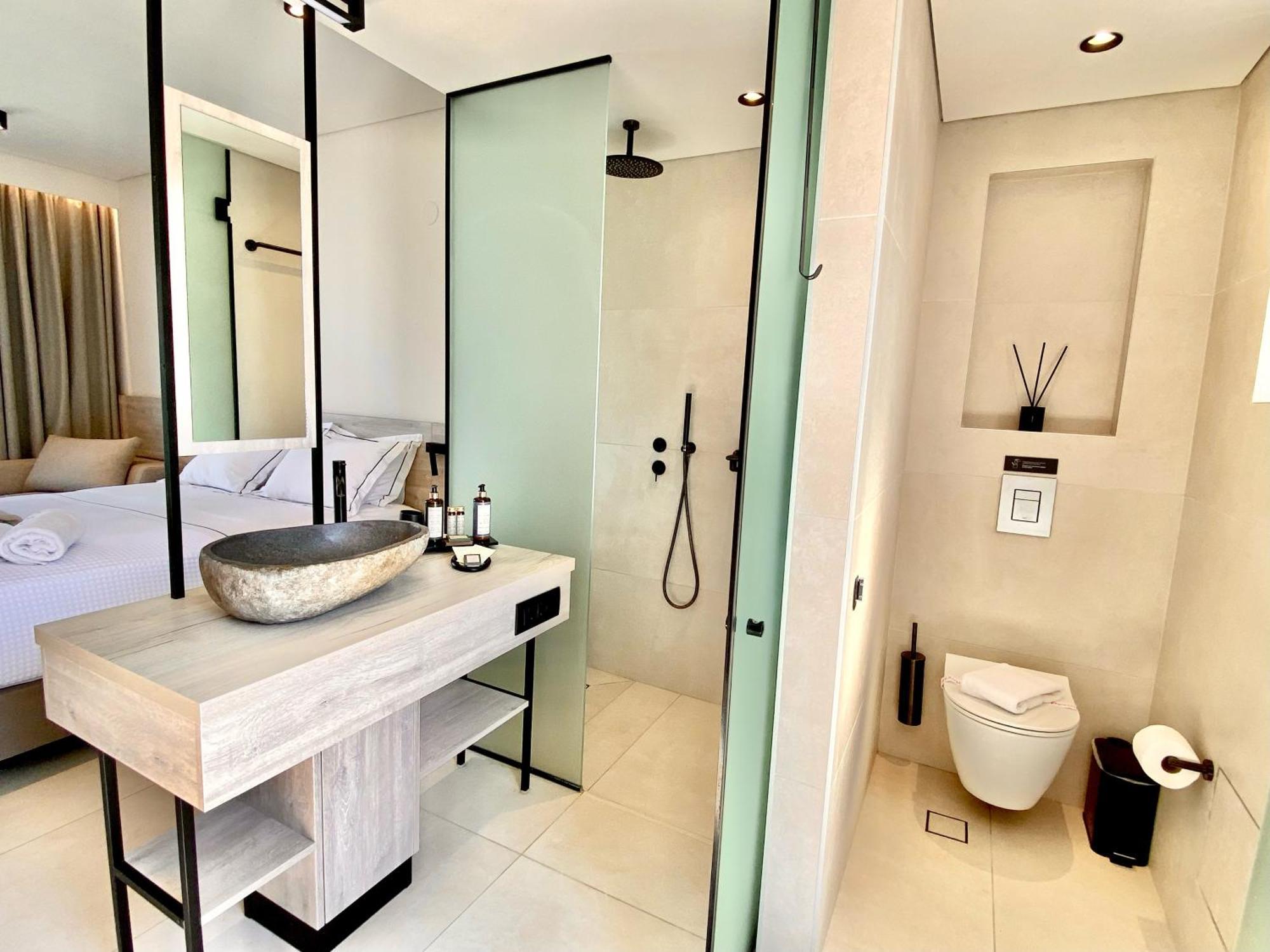 Eleia Seafront Rooms & Villas Петра Екстериор снимка
