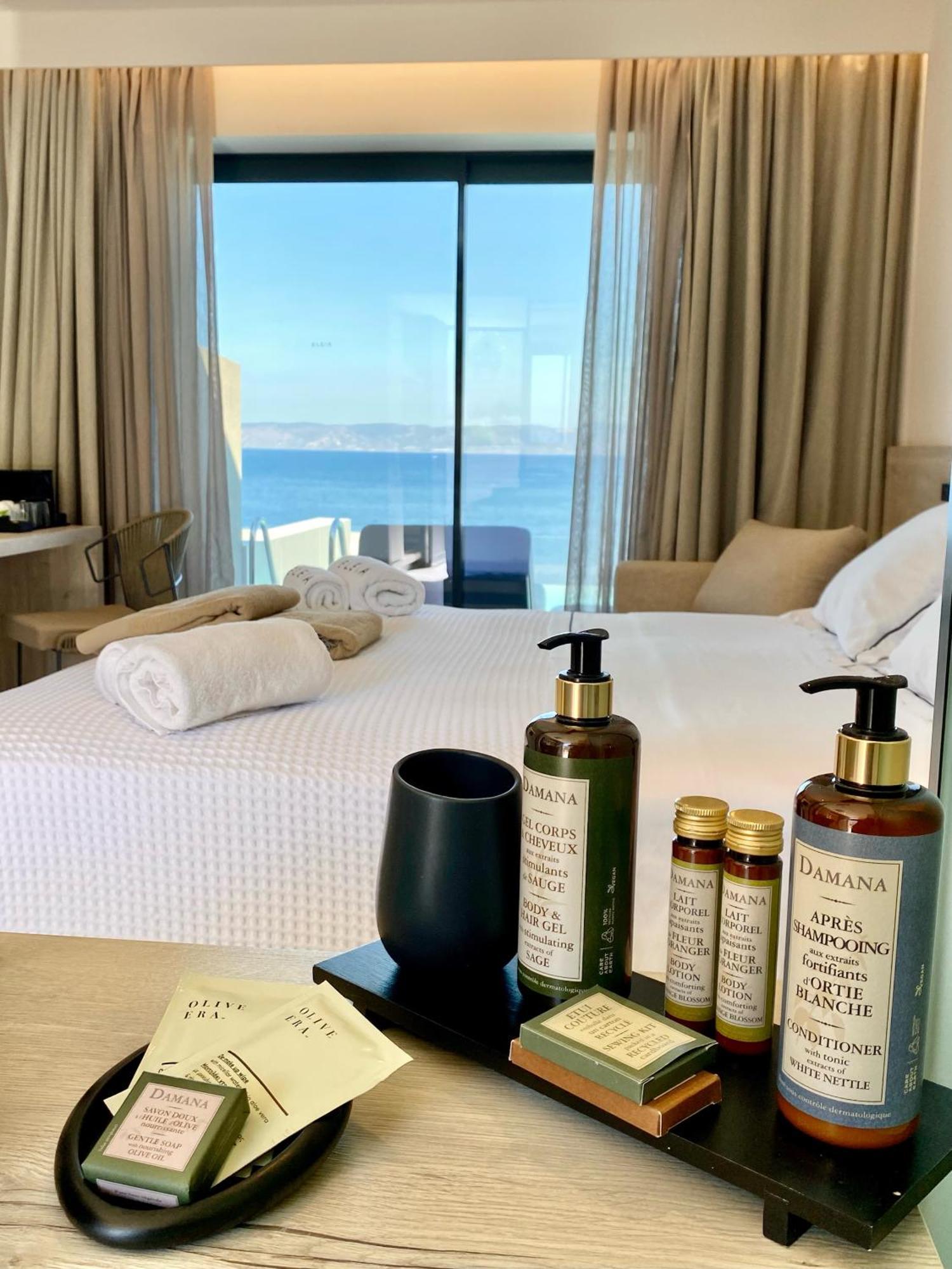 Eleia Seafront Rooms & Villas Петра Екстериор снимка