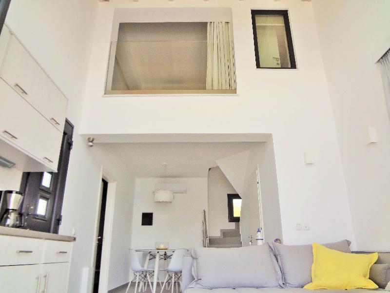 Eleia Seafront Rooms & Villas Петра Екстериор снимка