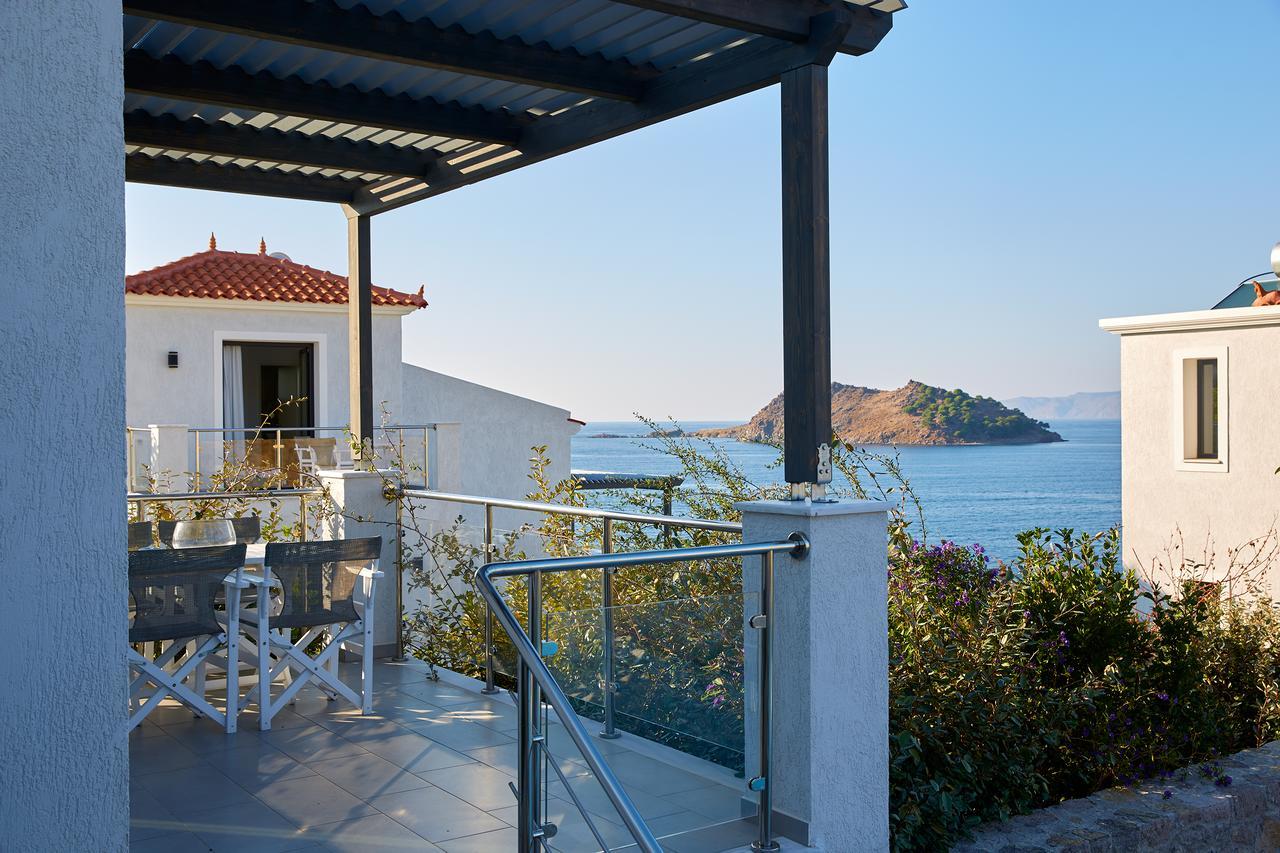 Eleia Seafront Rooms & Villas Петра Екстериор снимка