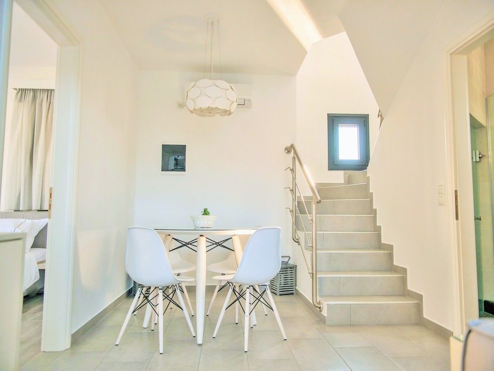 Eleia Seafront Rooms & Villas Петра Екстериор снимка
