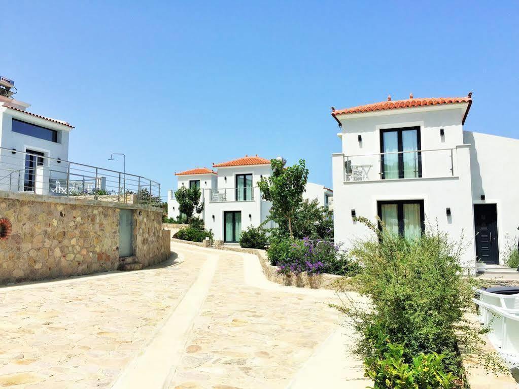 Eleia Seafront Rooms & Villas Петра Екстериор снимка