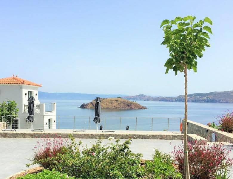Eleia Seafront Rooms & Villas Петра Екстериор снимка
