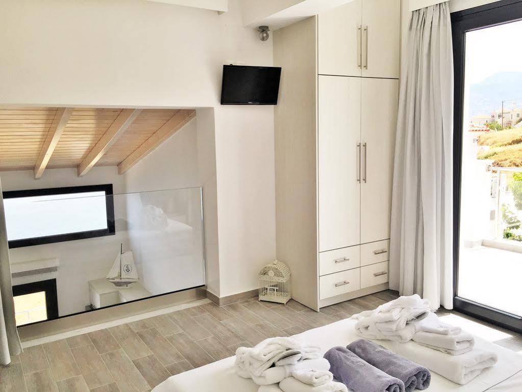 Eleia Seafront Rooms & Villas Петра Екстериор снимка