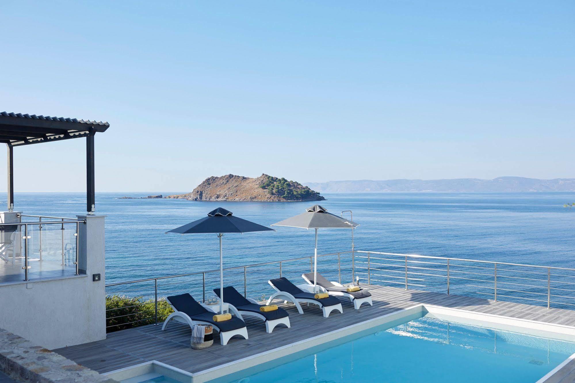 Eleia Seafront Rooms & Villas Петра Екстериор снимка